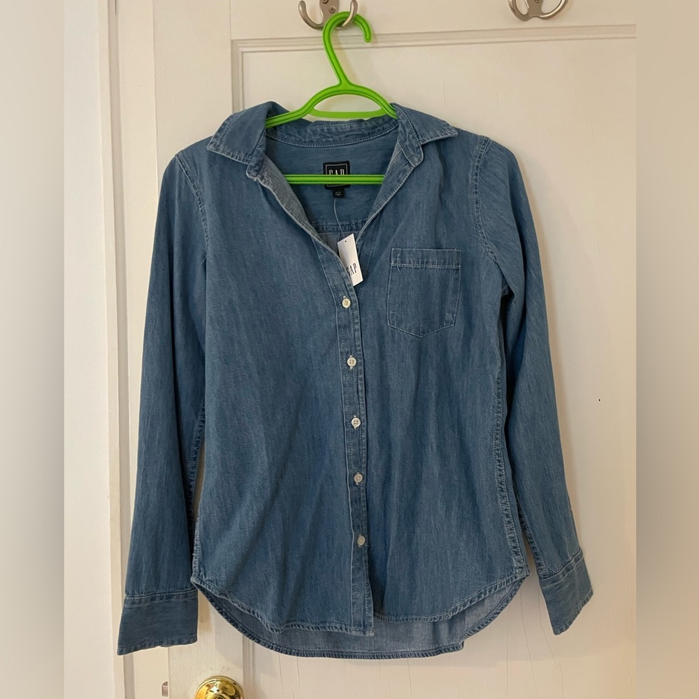 Gap NWT Blue Denim Button-Up Shirt XS